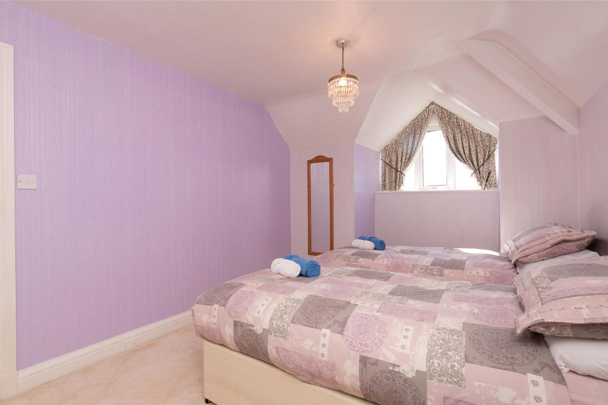 The On The - Sleeps 7 - Large Garden *