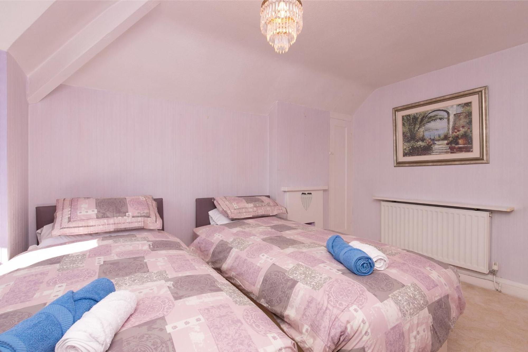 Апартаменты The On The - Sleeps 7 - Large Garden Penrhyn Bay